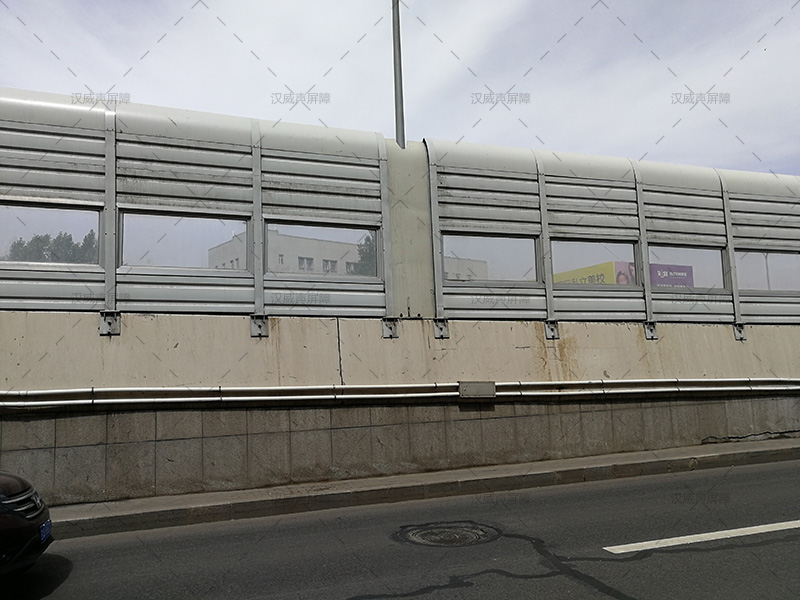 长春亚泰大街道路声屏障案例